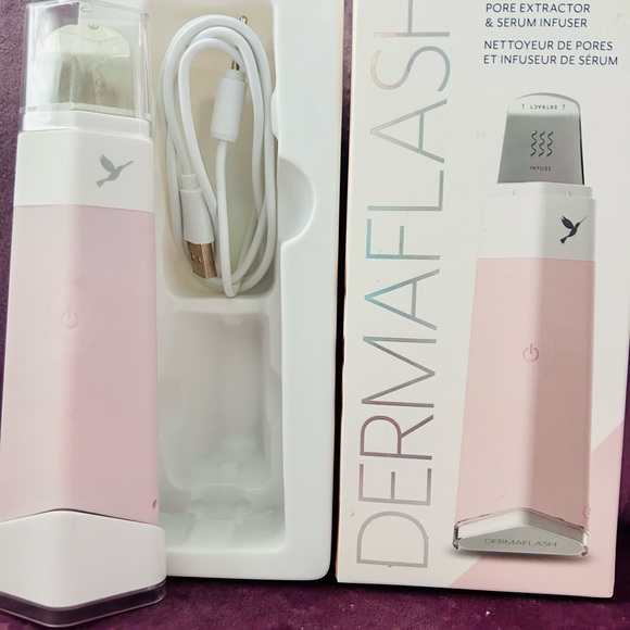 DERMAFLASH DERMAPORE
Ultrasonic Pore Extractor & Serum
Infuser Pink - Picture 2 of 2
